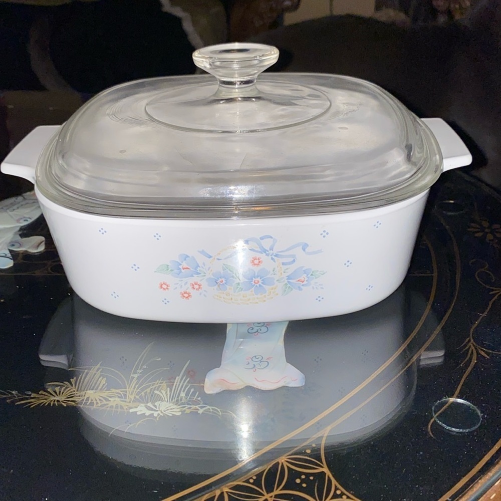 Vintage 1988 corningware Country Basket Casserole with Lid- A2B 2 Litter